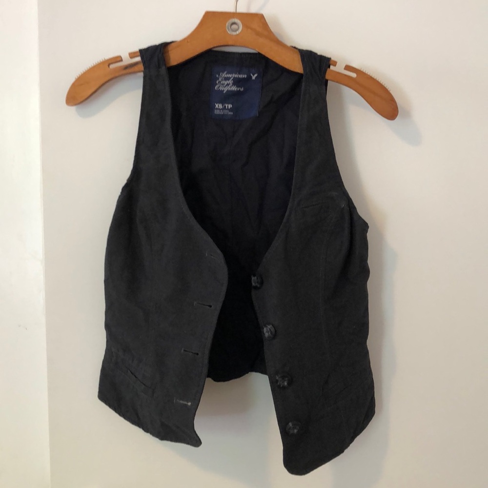 American Eagle | Women’s dark gray vest.